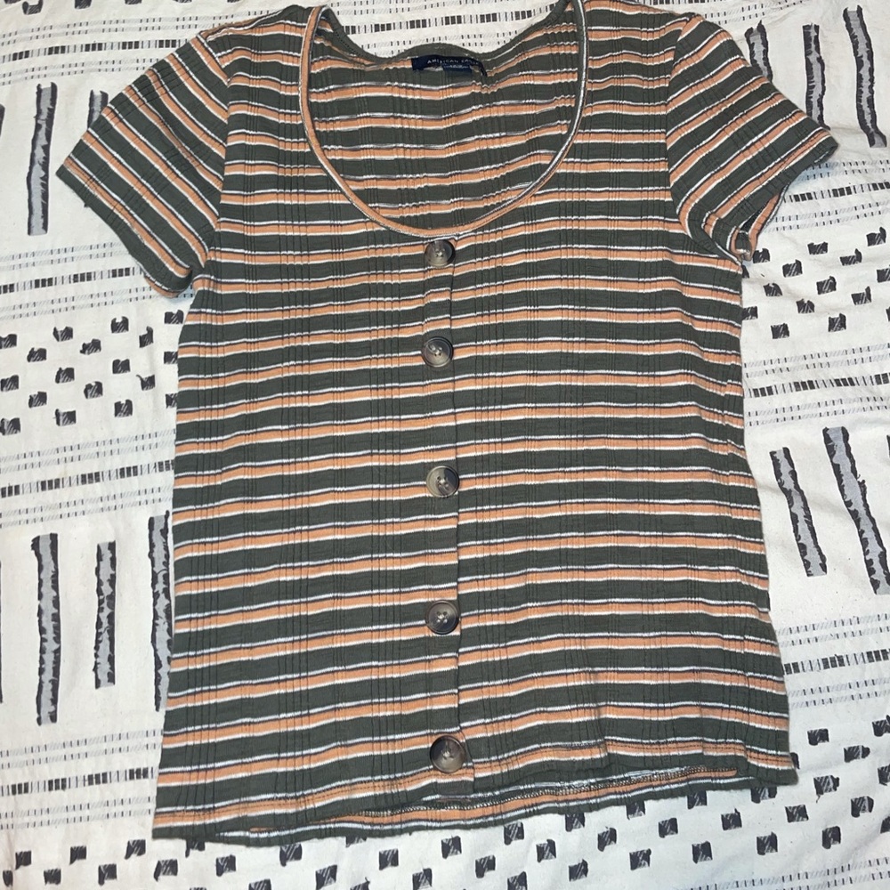 Shirt with buttons